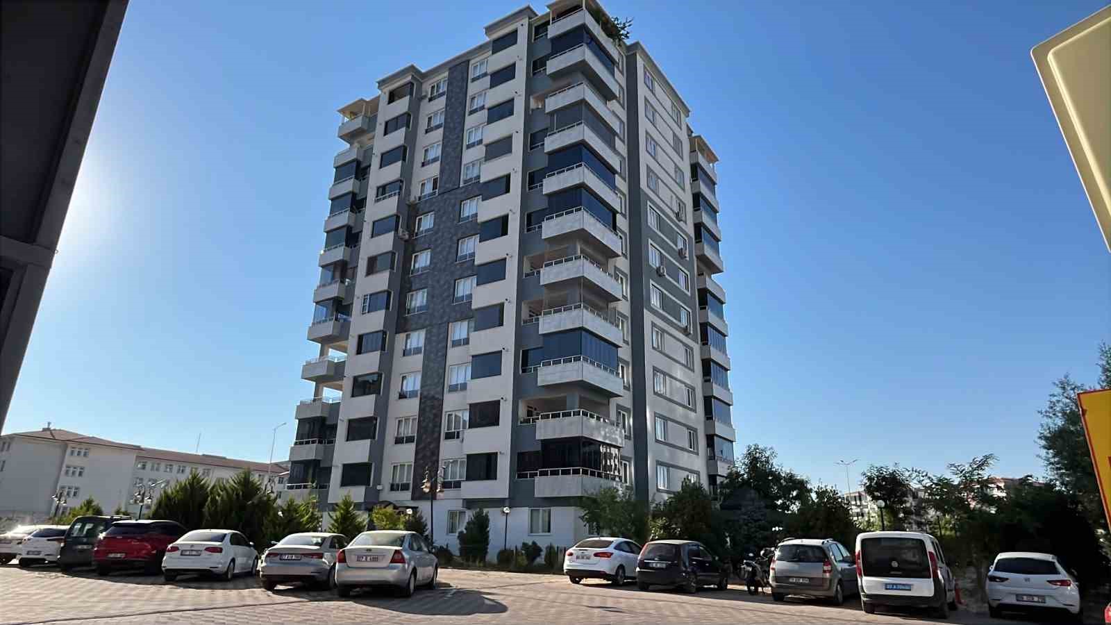 GAZİANTEP’TE ASANSÖRDE SIKIŞAN YAŞLI KADIN HAYATINI KAYBETTİ