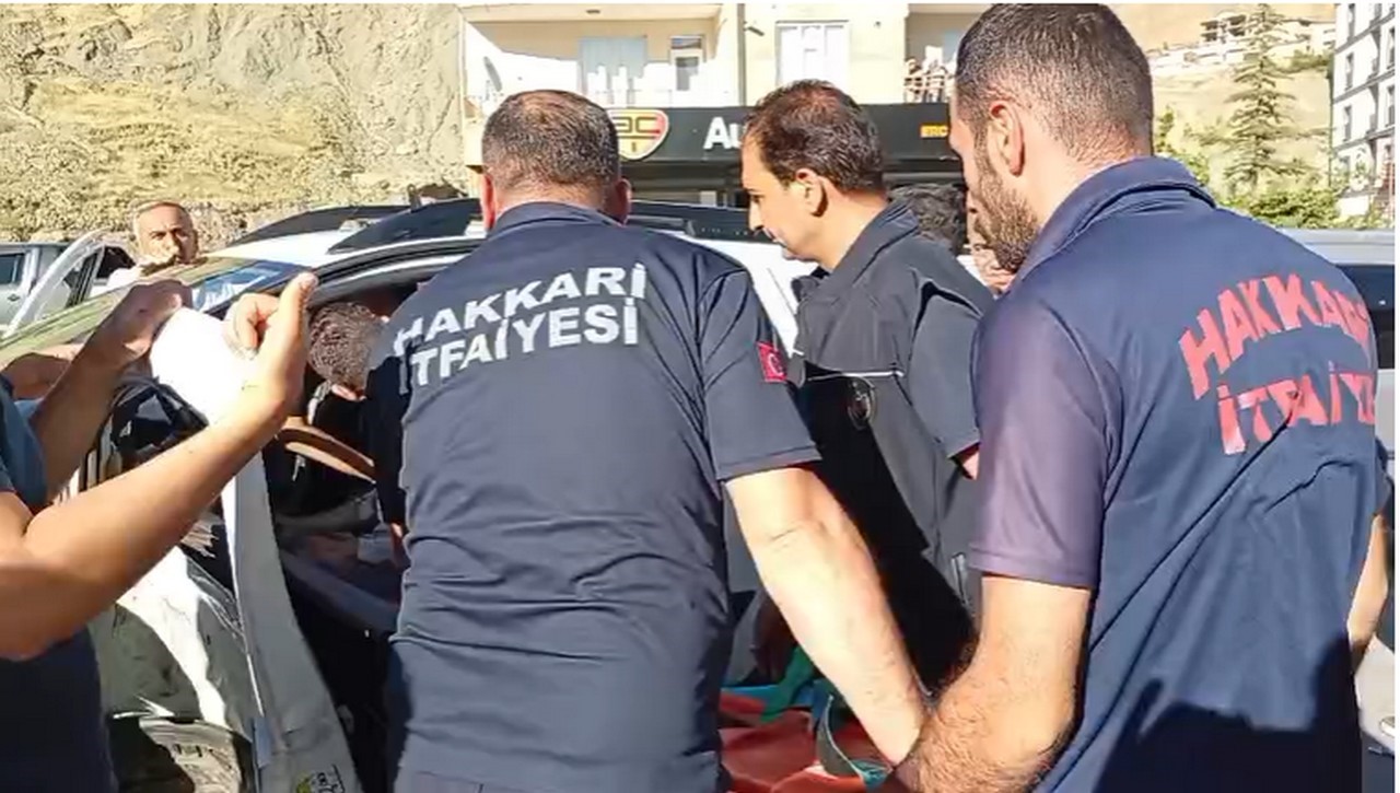 HAKKARİ’DE İKİ ARACIN ÇARPIŞTIĞI KAZADA 1 KİŞİ YARALANDI