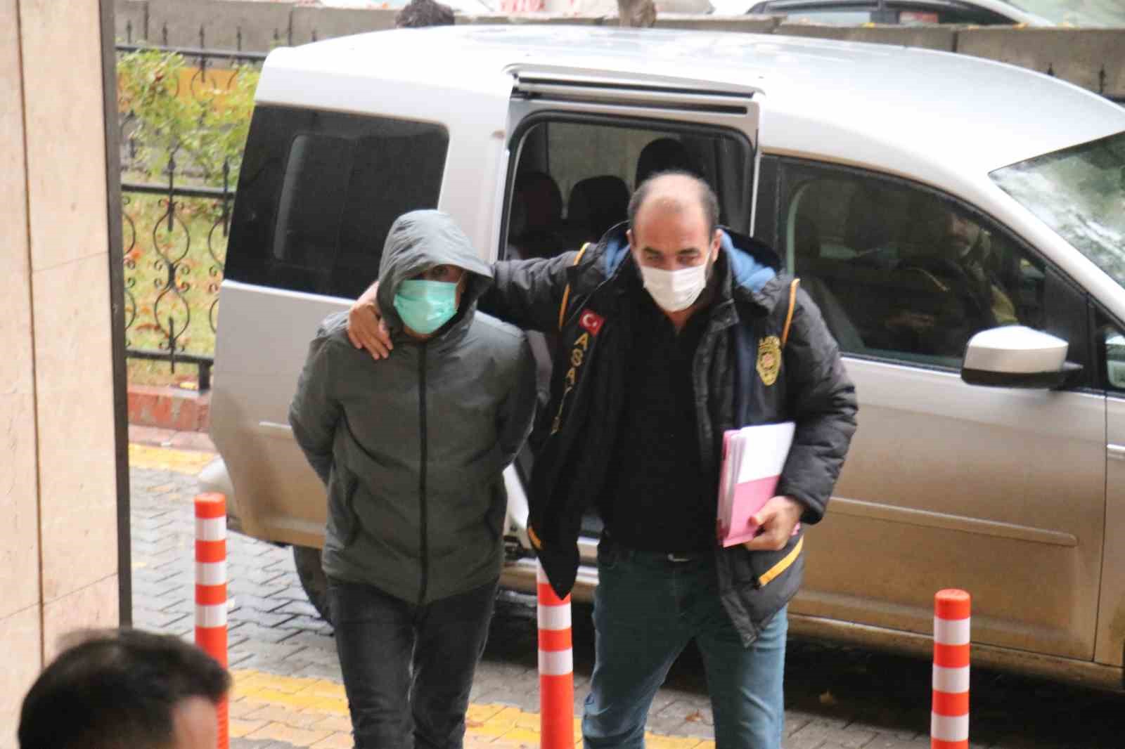 EŞİNİ SOKAK ORTASINDA ÖLDÜREN SANIĞIN CEZASI İSTİNAFTA 24 YILA İNDİRİLDİ