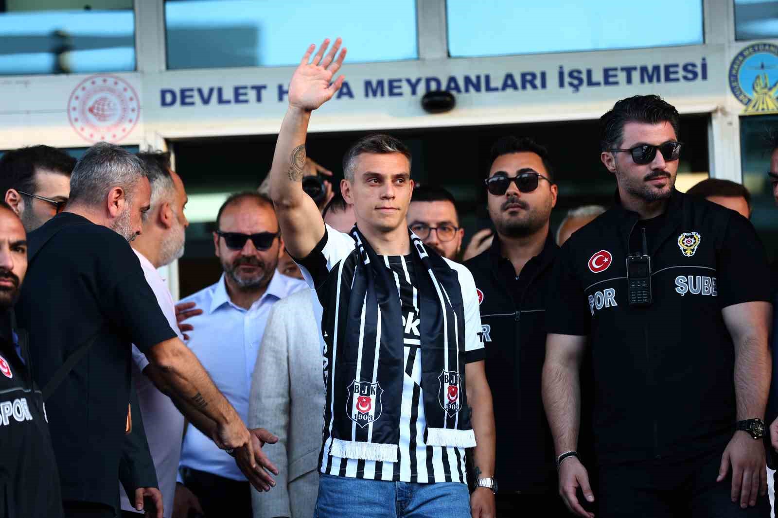 LEANDRO TROSSARD, BEŞİKTAŞ İÇİN İSTANBUL’A GELDİ
