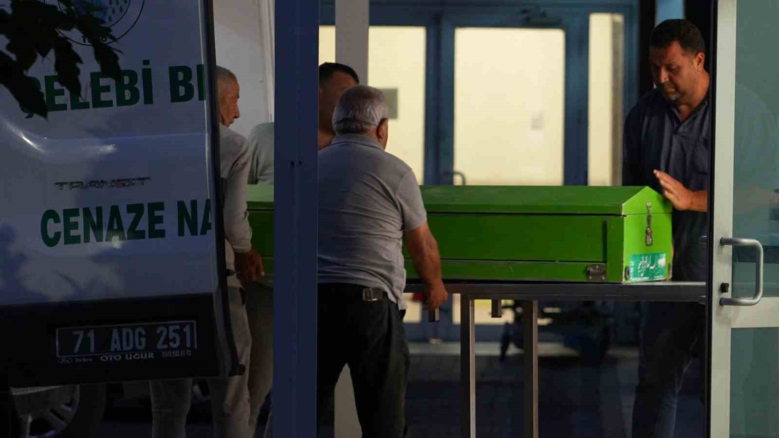 KAYIP İHBARINDAN VAHŞET ÇIKTI: BABASINI PARÇALAYIP TUVALETE GÖMMÜŞ