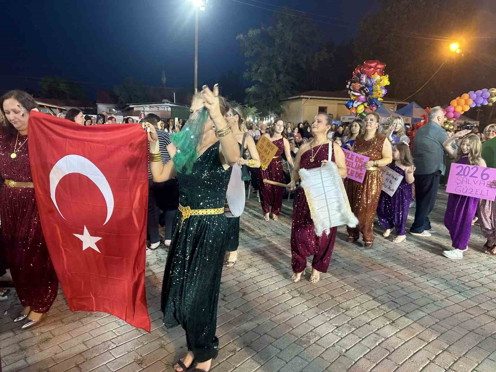 TEKİRDAĞ’DA ŞALVAR GECESİ RENKLİ GÖRÜNTÜLERE SAHNE OLDU