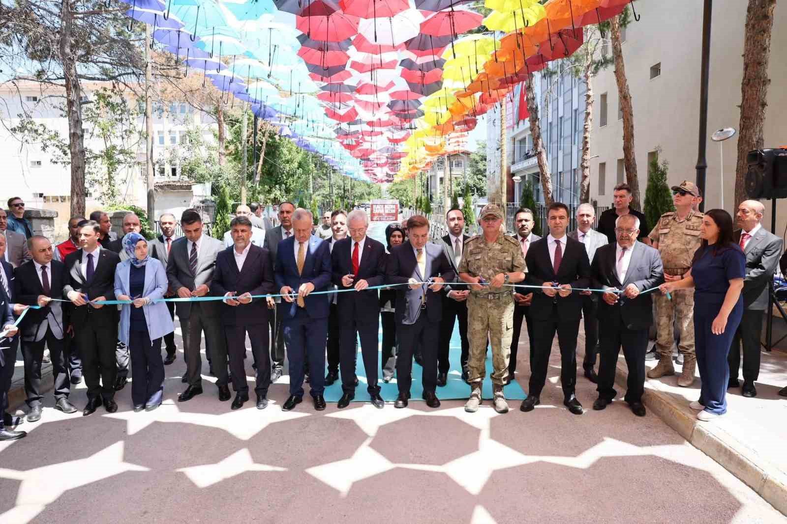 ERZİNCAN’DA 15 TEMMUZ ANMA MERKEZİ ZİYARETE AÇILDI