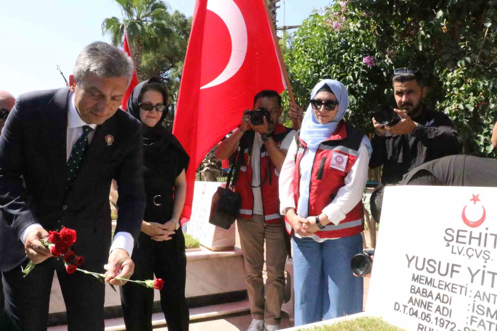 15 TEMMUZ ŞEHİDİ ANNESİ: "ONUNCU YILINDAYIZ, ŞEHİDİMİZ GURURUMUZ, ONURUMUZ, OĞLUMUZ, HER ŞEYİMİZ"