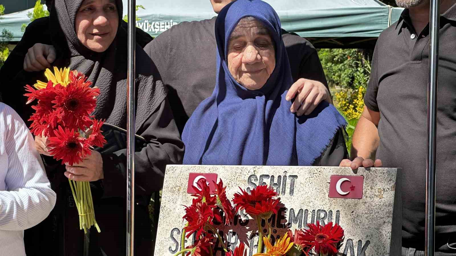 15 TEMMUZ ŞEHİDİ, 10’UNCU YIL DÖNÜMÜNDE MEZARI BAŞINDA ANILDI