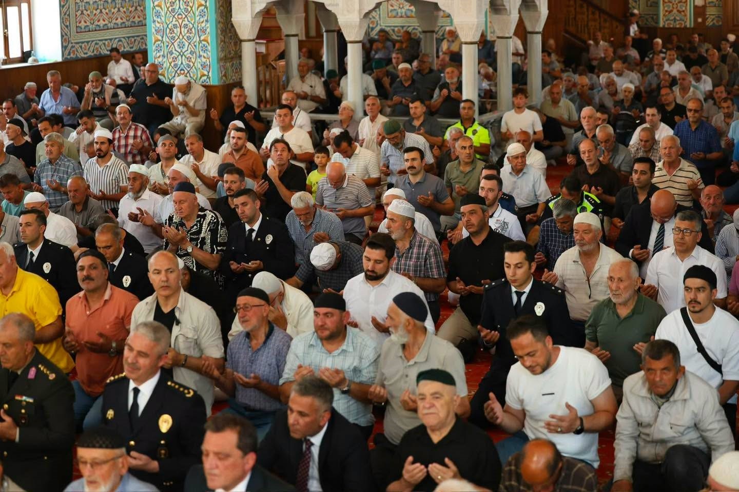 15 TEMMUZ ŞEHİTLERİ DÜZCE’DE DUALARLA ANILDI