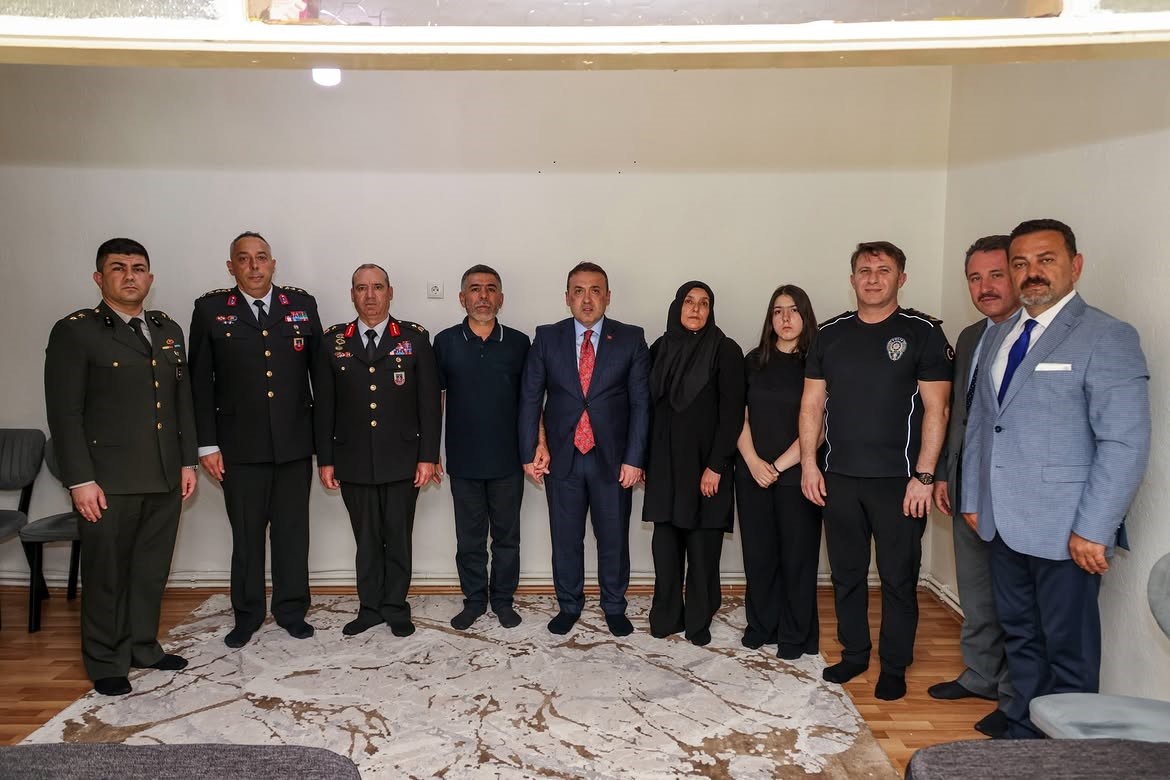 15 TEMMUZ’DA ŞEHİT AİLESİNE ANLAMLI ZİYARET