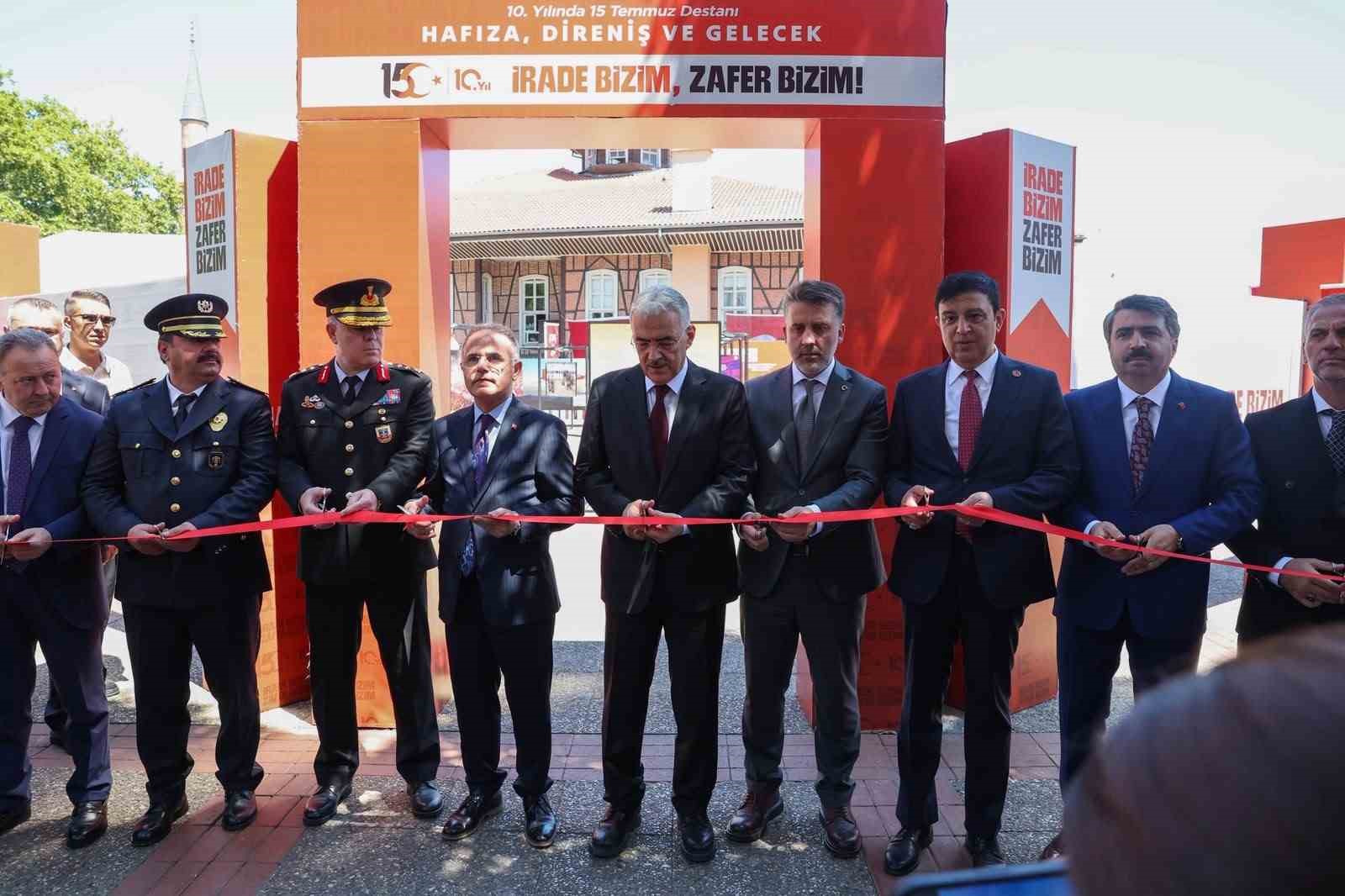 BURSA’DA 15 TEMMUZ PROGRAMI ŞEHİTLERİ ANARAK BAŞLADI