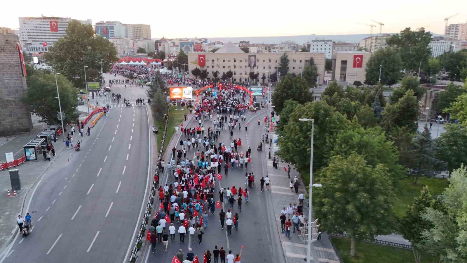 KAYSERİ’DE 15 TEMMUZ COŞKUSU