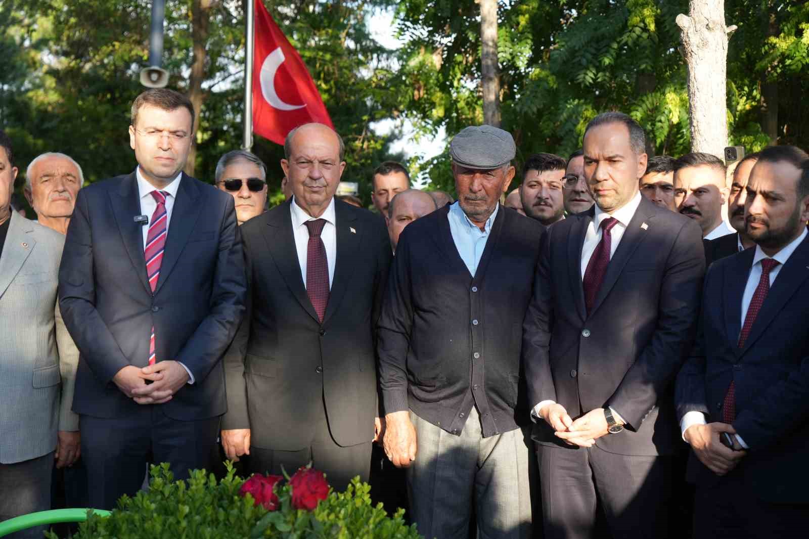 15 TEMMUZ KAHRAMANI ŞEHİT ÖMER HALİSDEMİR KABRİ BAŞINDA TÖRENLE ANILDI