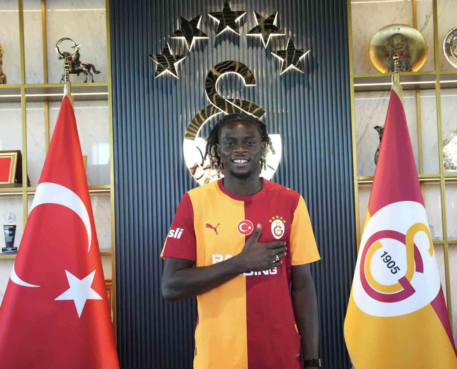GALATASARAY, LESLEY UGOCHUKWU’YU KADROSUNA KATTI