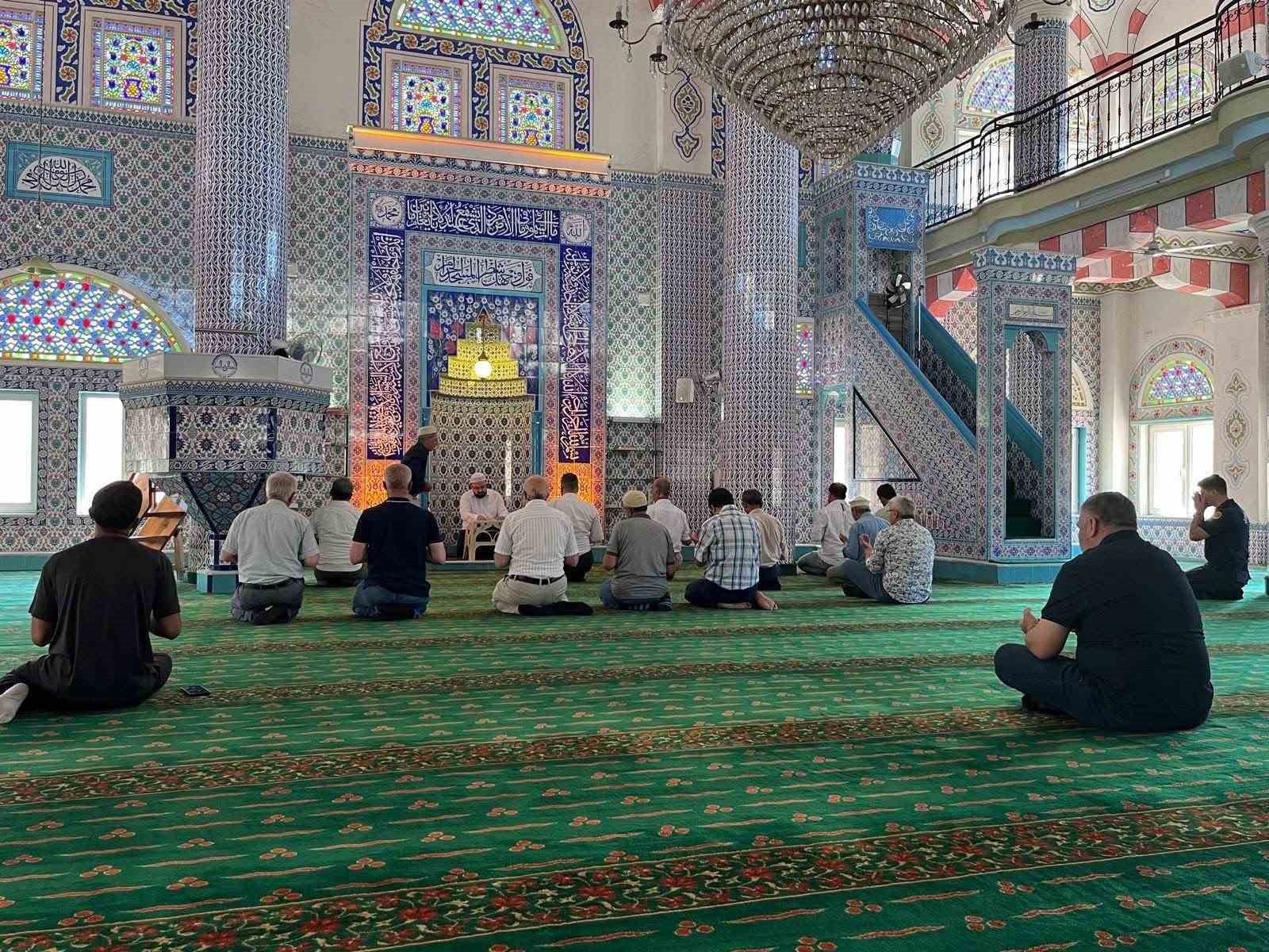 SARIGÖL’DE ŞEHİTLER İÇİN ELLER SEMAYA AÇILDI