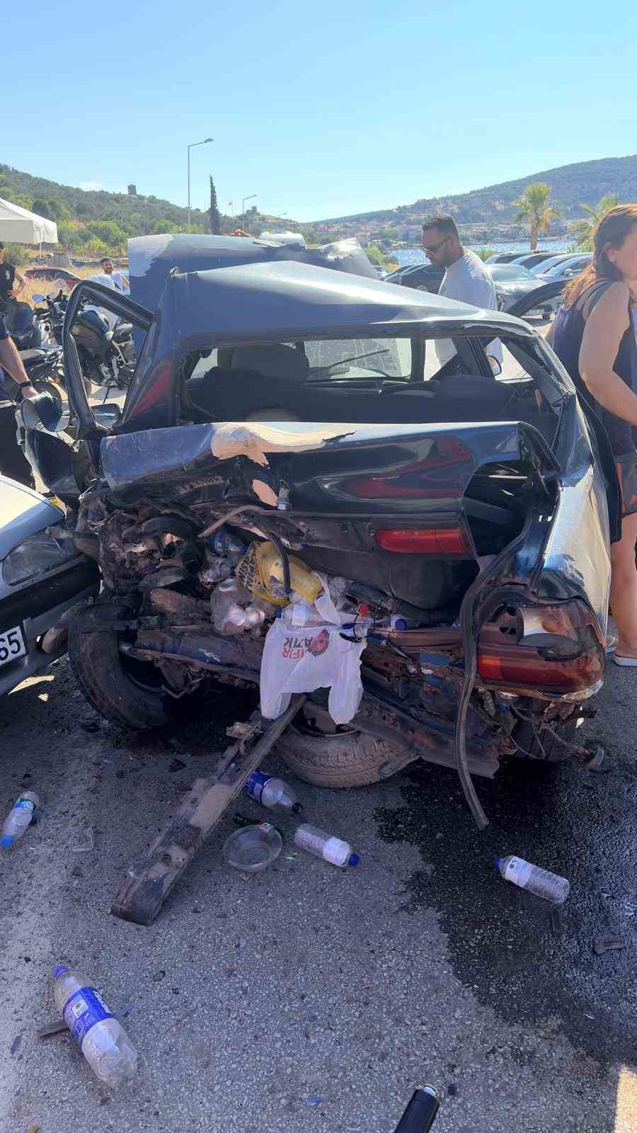 AYVALIK’TA FECİ KAZA: 6 YARALI