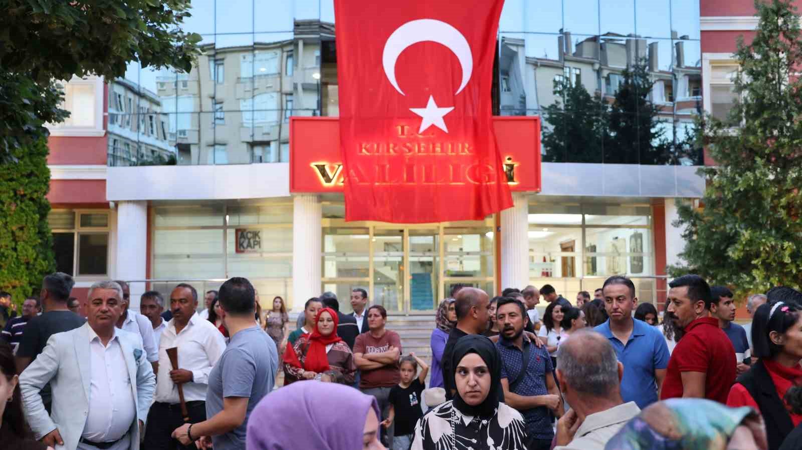 KIRŞEHİRLİLER 15 TEMMUZ’UN 10. YILINDA CACABEY MEYDANI’NDA BULUŞTU