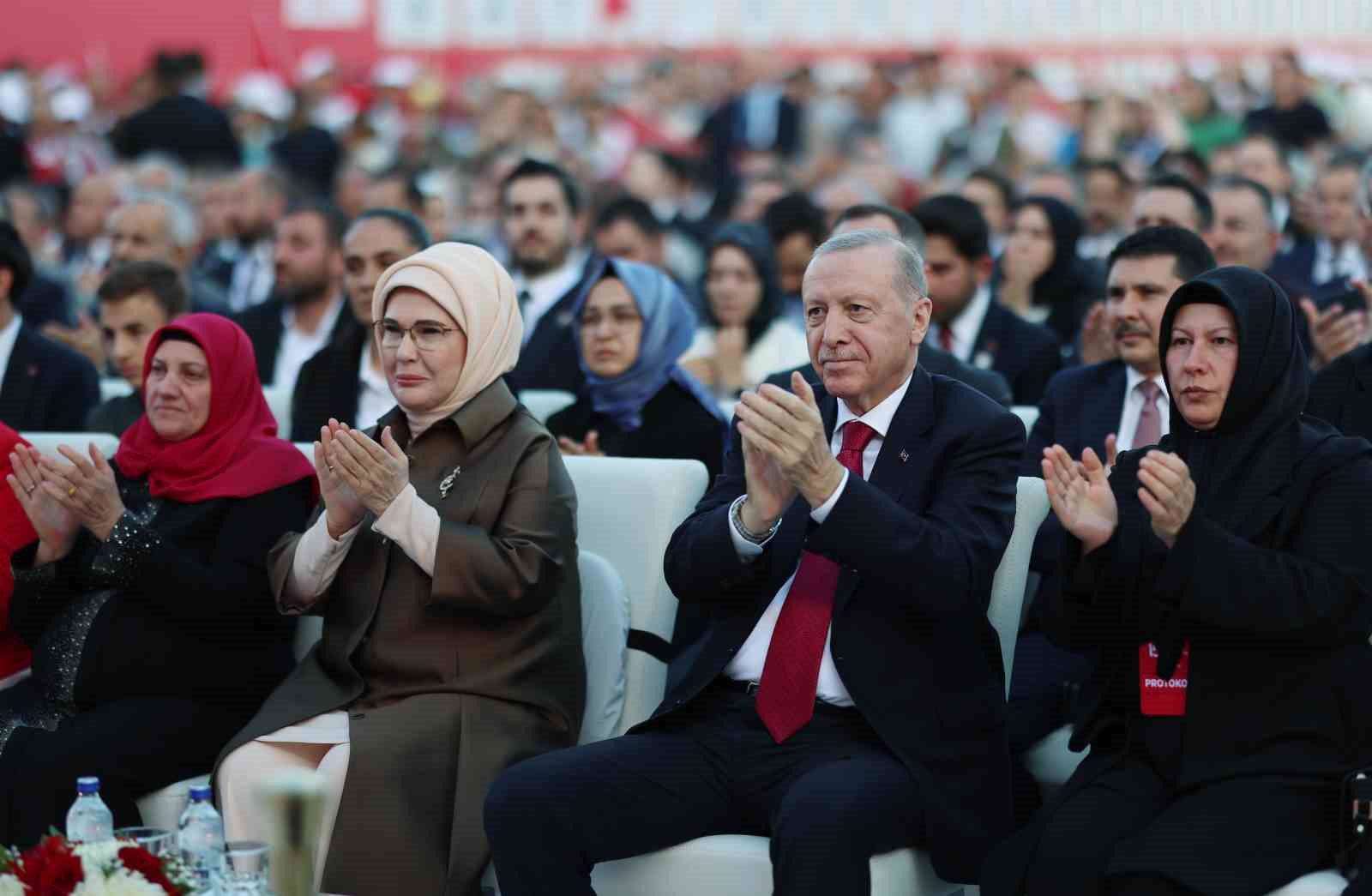 CUMHURBAŞKANI ERDOĞAN: "TERÖR ÖRGÜTLERİ İÇİN ARTIK DENİZ TÜKENMİŞTİR"