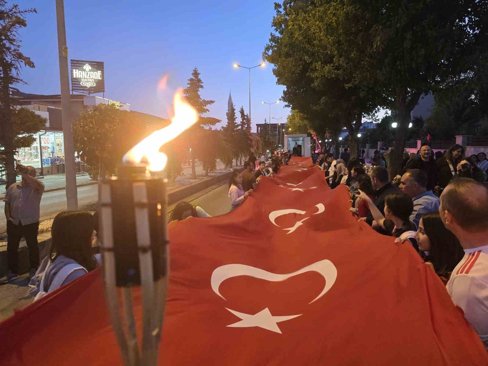 YOZGATLILAR DEMOKRASİ VE MİLLİ BİRLİK GÜNÜ’NDE MEYDANI DOLDURDU