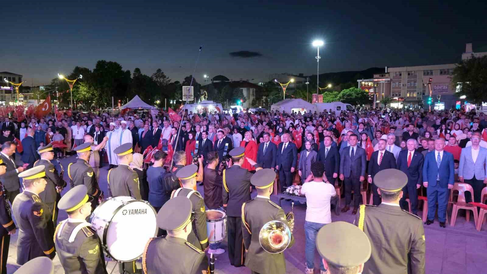 ERZİNCAN’DA 15 TEMMUZ DEMOKRASİ VE MİLLİ BİRLİK GÜNÜ ETKİNLİKLERLE ANILDI