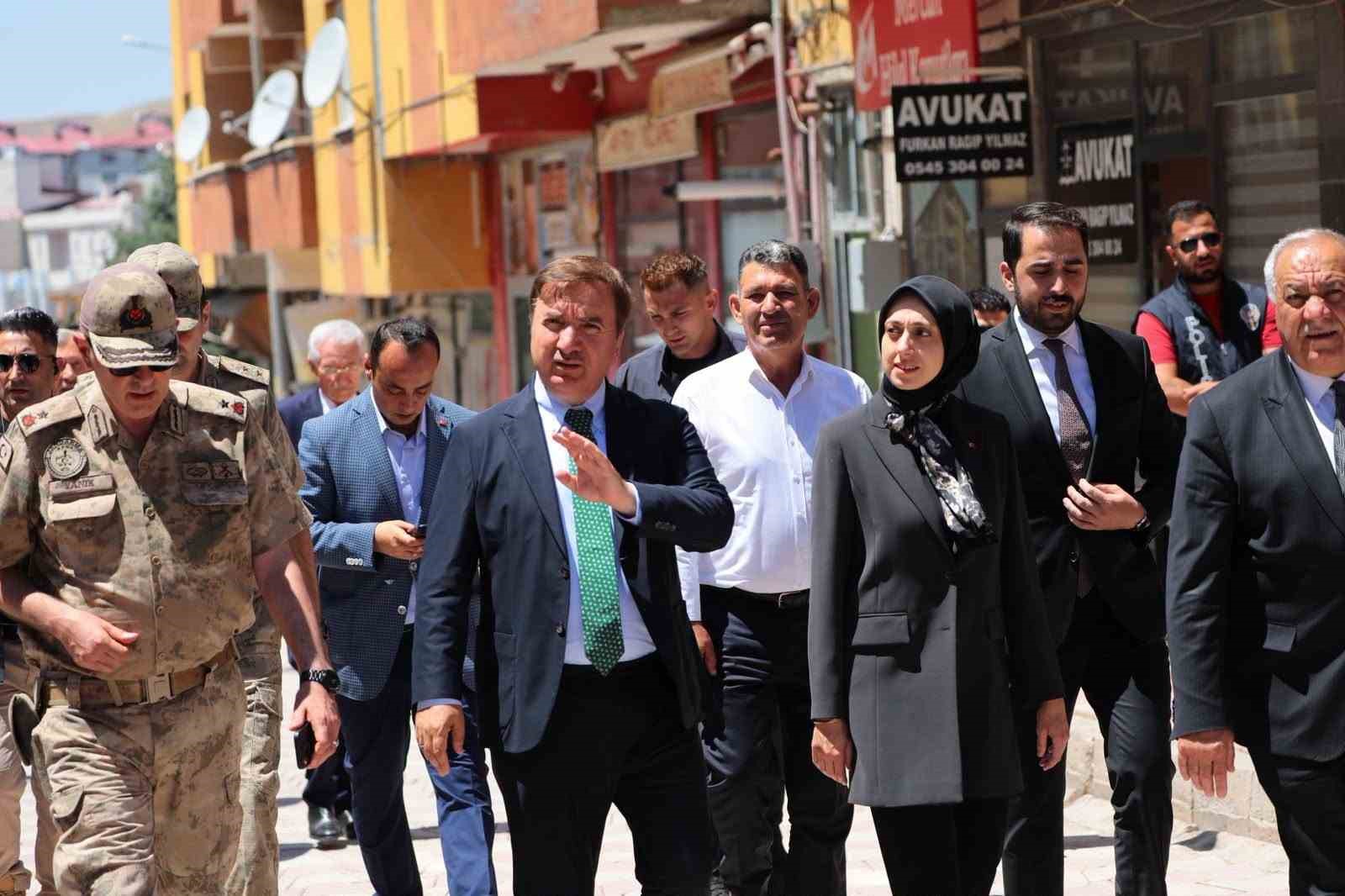 VALİ AYDOĞDU, TERCAN’DA VATANDAŞLAR VE ESNAFLA BULUŞTU