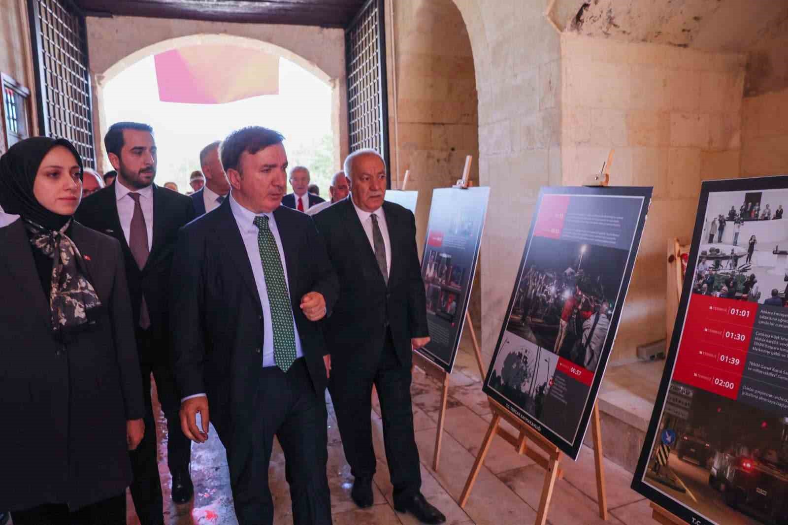 TERCAN’DA 15 TEMMUZ FOTOĞRAF SERGİSİ AÇILDI