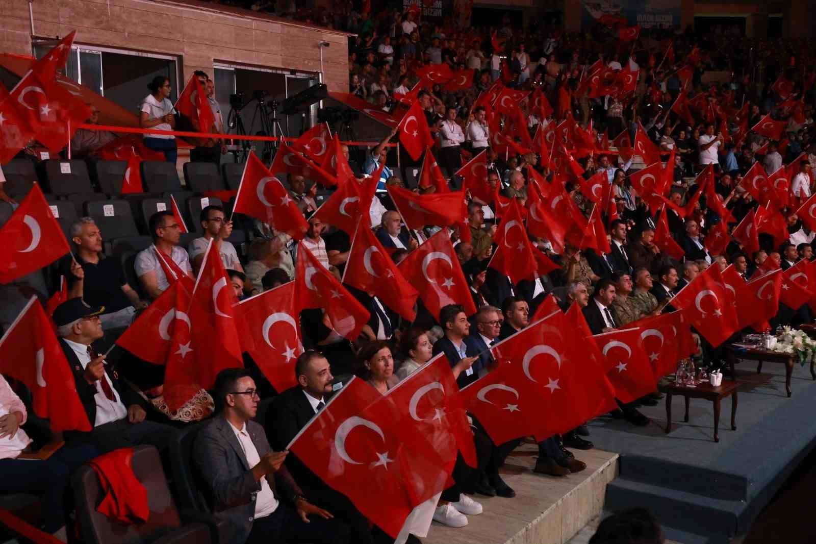 HATAY’DA 15 TEMMUZ ANMA PROGRAMINDA VATANDAŞLAR TEK YÜREK OLDU