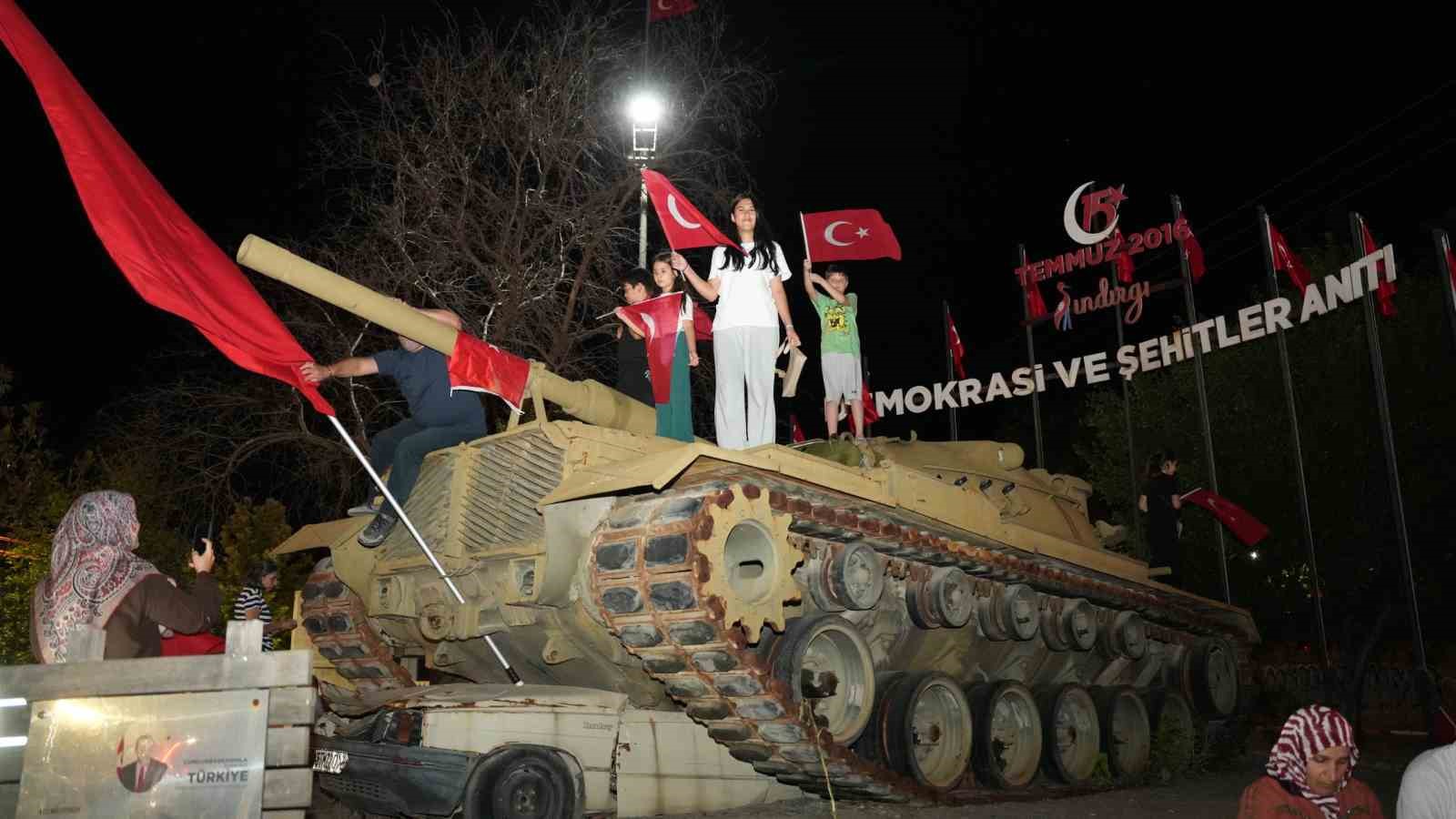 SINDIRGI’DA 15 TEMMUZ’DA KORTEJ YÜRÜYÜŞÜ DÜZENLENDİ
