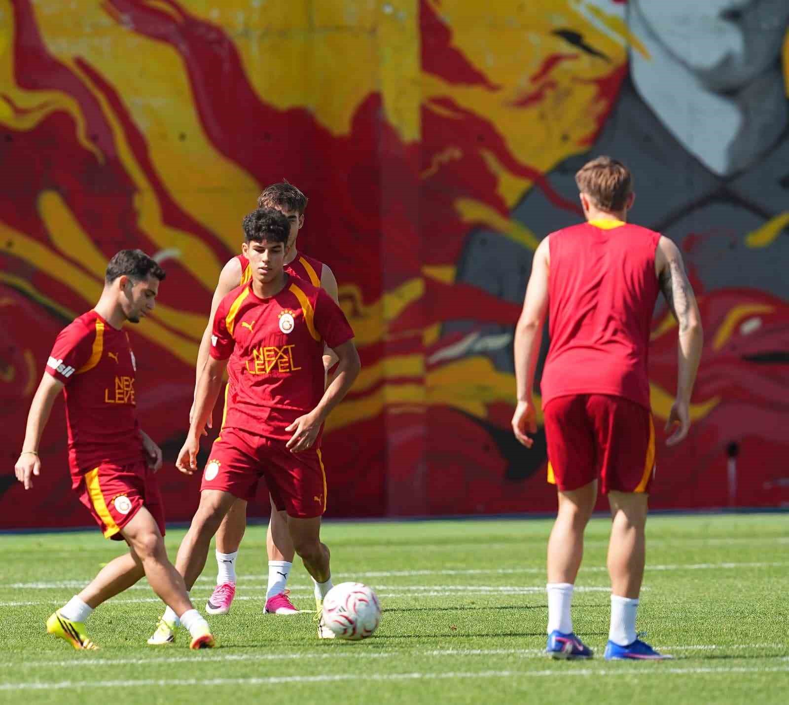 GALATASARAY YENİ SEZON HAZIRLIKLARINA DEVAM ETTİ