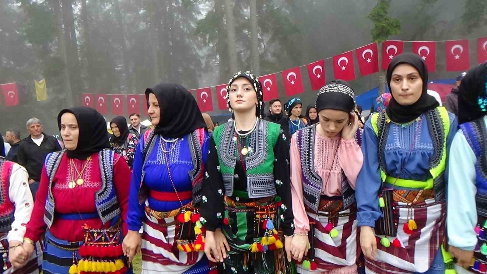 SİNLİCE KÖYÜ 27. GÖLLÜALAN ŞENLİKLERİ SİS VE YAĞMUR ALTINDA DÜZENLENDİ
