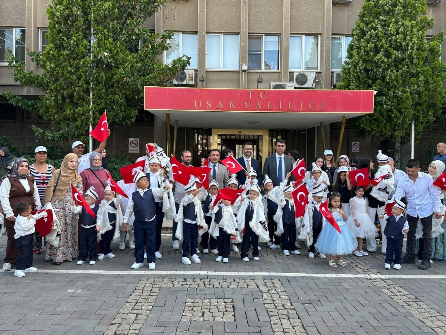 UŞAK’TA TOPLU SÜNNET ŞÖLENİ GERÇEKLEŞTİRİLDİ