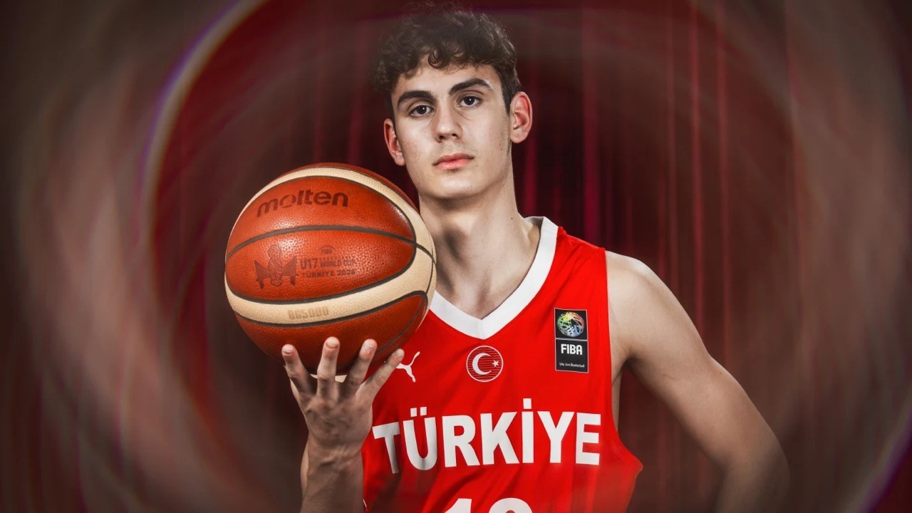 ÖMER KUTLUAY: "BASKETBOLA OLAN SEVGİM SAYESİNDE YORULMUYORUM"