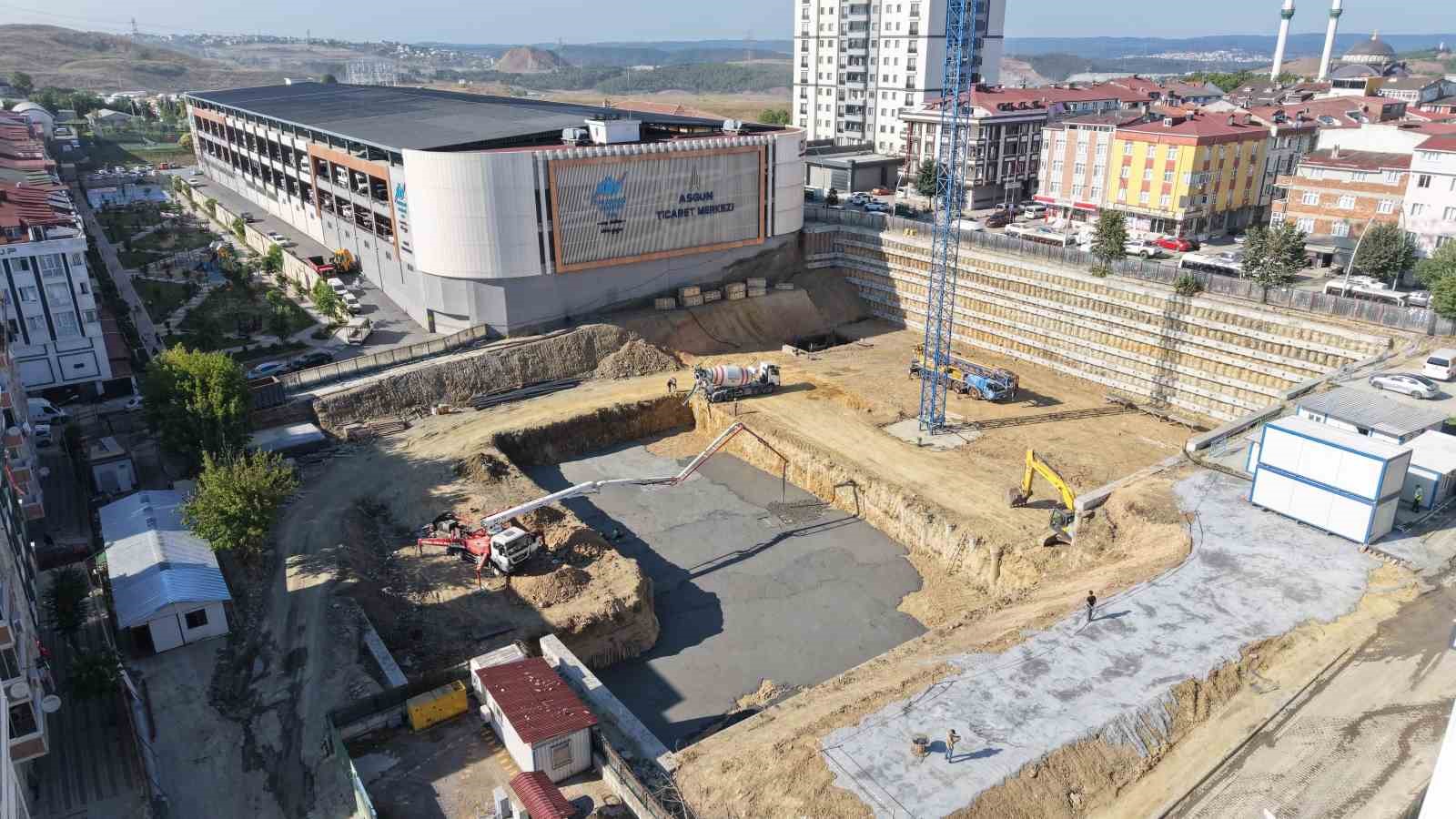 SULTANGAZİ’DE YUNUS EMRE GENÇLİK VE SPOR MERKEZİ HİZMETE AÇILDI