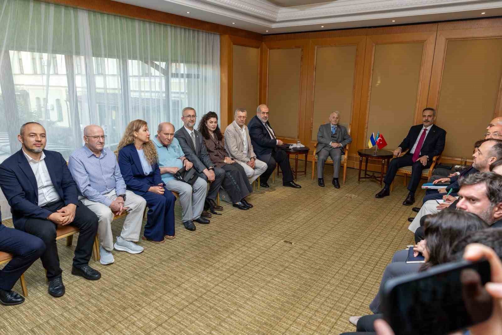 BAKAN FİDAN, KIRIM TATARLARININ MİLLİ LİDERİ KIRIMOĞLU VE KTMM BAŞKANI ÇUBAROV İLE BİR ARAYA GELDİ