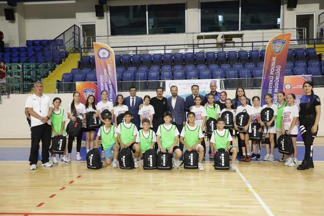 KÜTAHYA’DA ÇOGEP PROJESİ KAPSAMINDA ’HENTBOL KURSU’