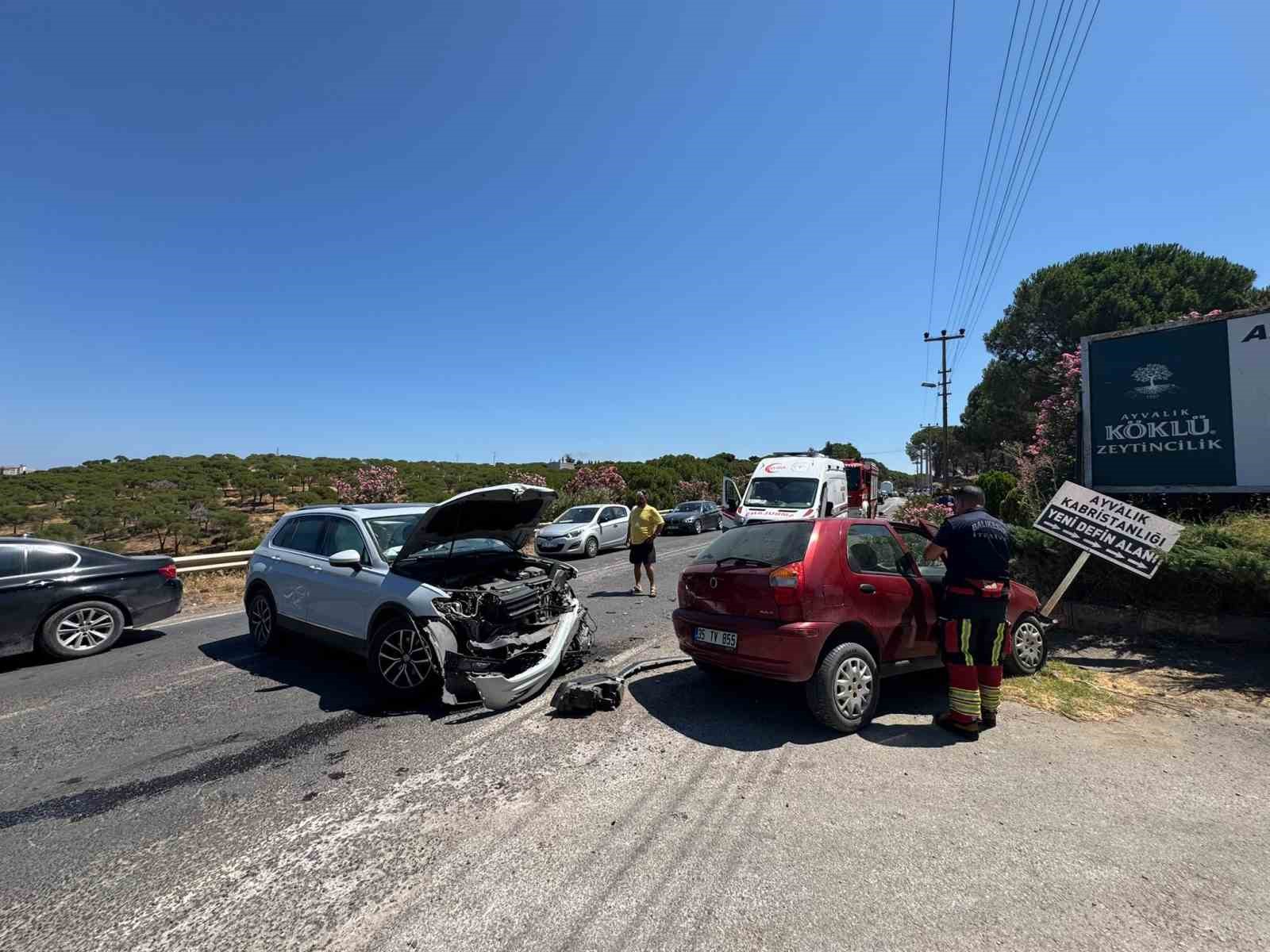 AYVALIK’TA TRAFİK KAZASI: 2 YARALI