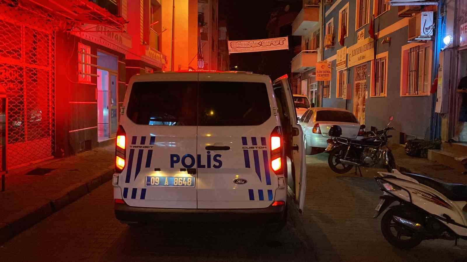 NAZİLLİ’DE BIÇAKLI KAVGA, KOLUNDAN YARALANAN GENÇ HASTANEYE KALDIRILDI