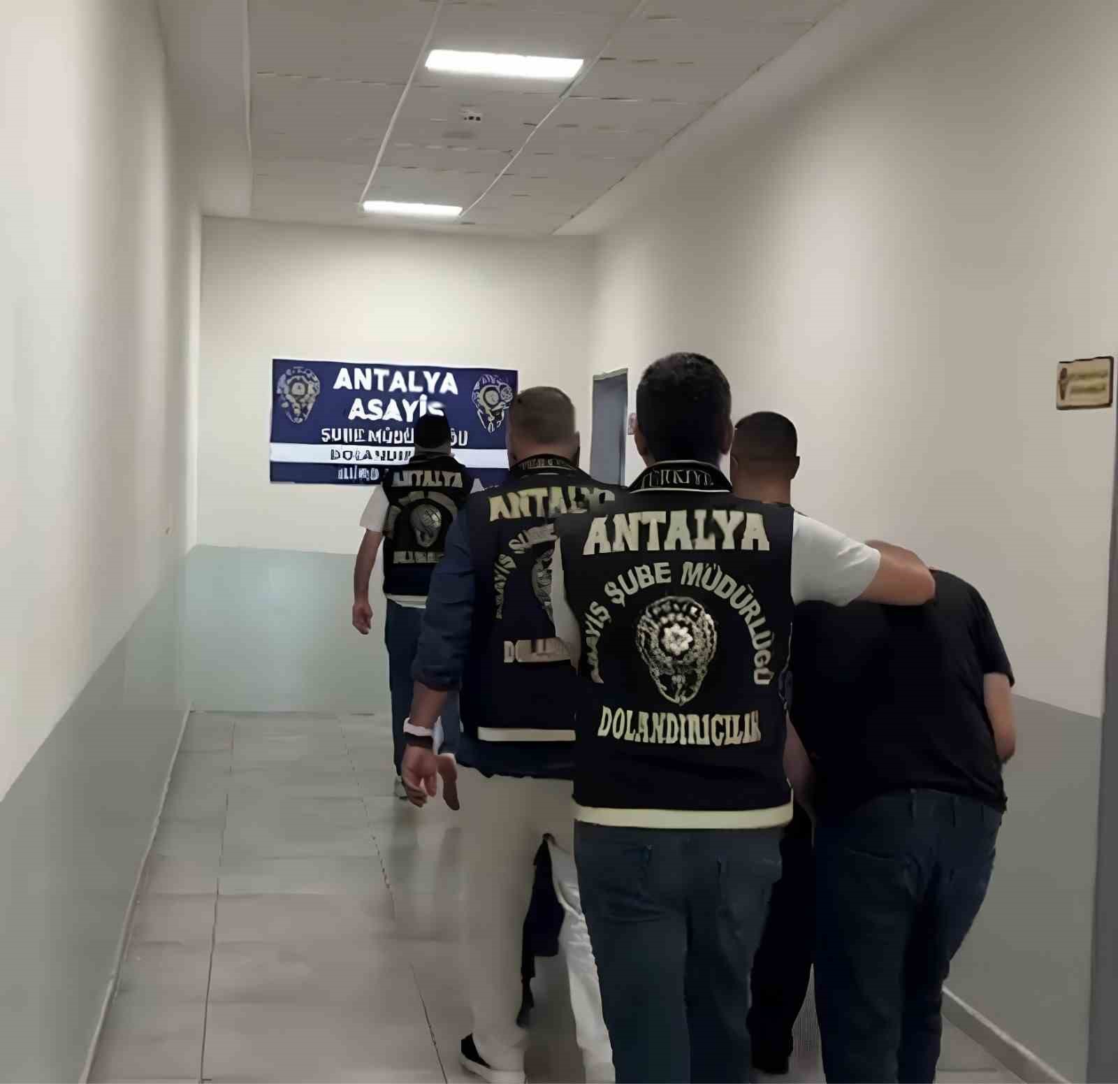 KUYUMCULARA SAHTE ALTIN DİŞ SATAN ŞÜPHELİLERE, POLİSTEN ’GÜLEN YÜZ’ OPERASYONU