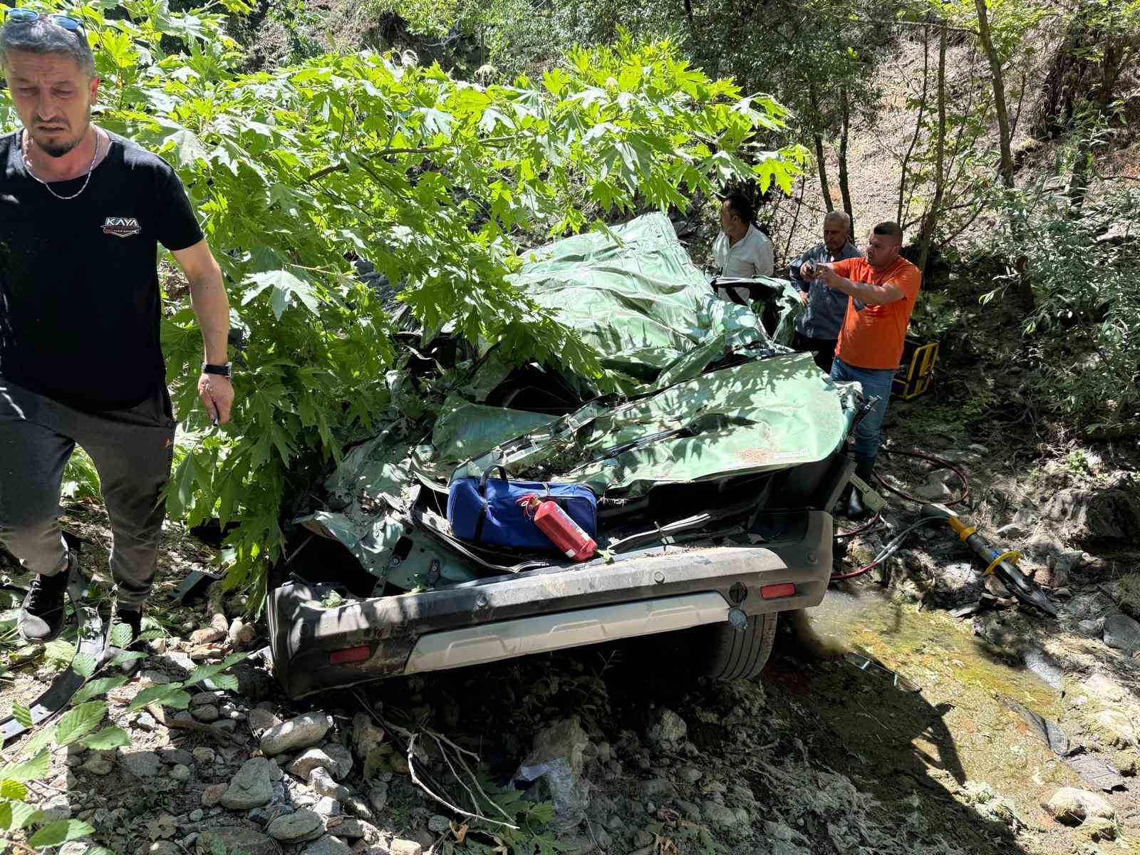 ÇANAKKALE’DE DERE YATAĞINA UÇAN ARAÇTAKİ 2 KİŞİ HAYATINI KAYBETTİ