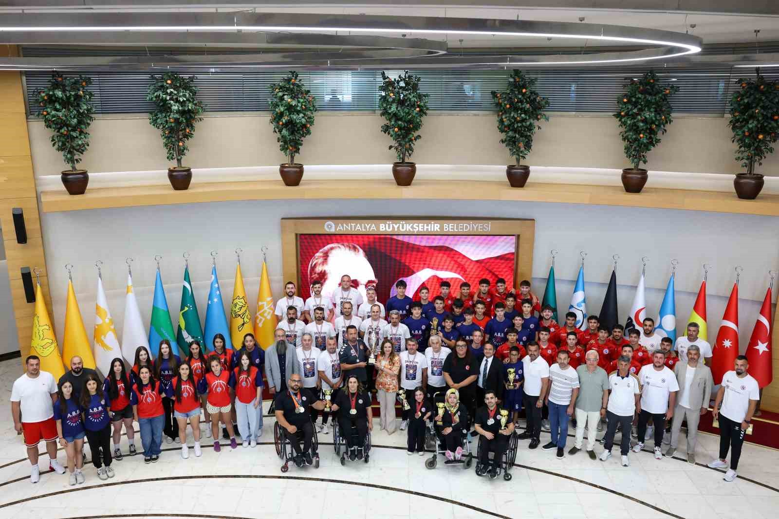 BÜŞRA ÖZDEMİR: "14 FARKLI BRANŞTA SPORA DESTEK VERİYORUZ"