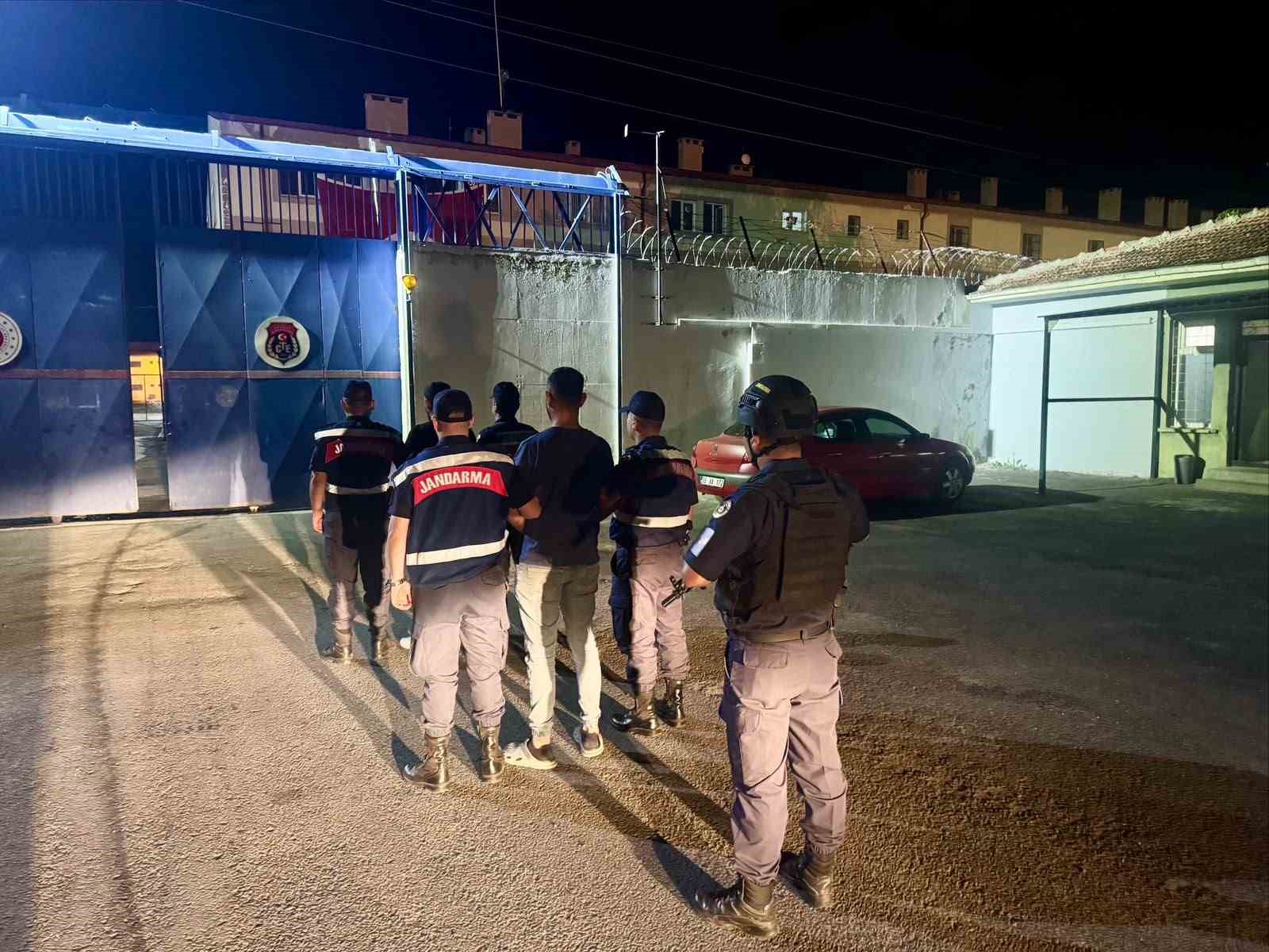 600 BİN LİRALIK GÜNEŞ PANELİ ÇALAN 3 KİŞİ TUTUKLANDI