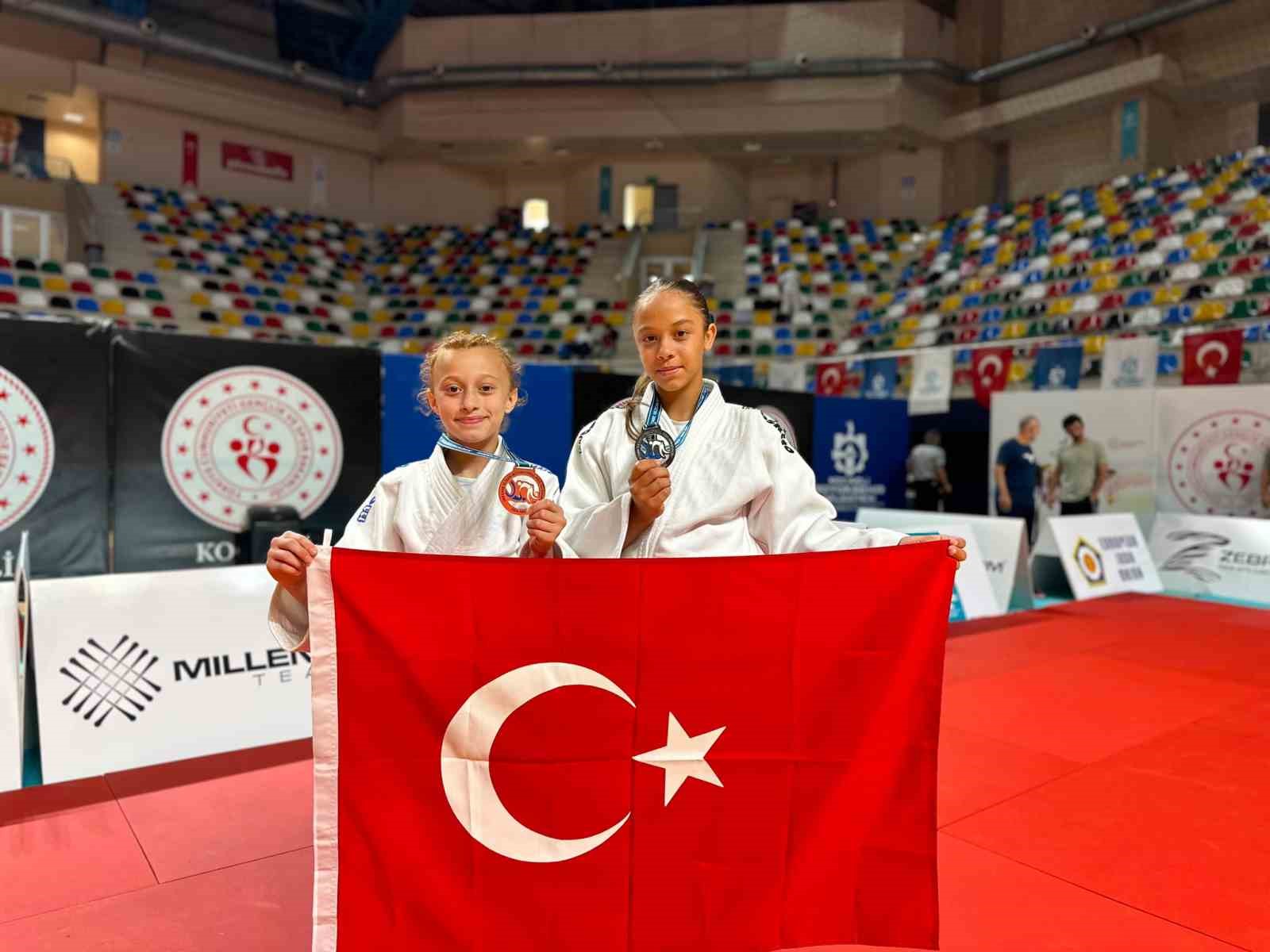 SAKARYALI SPORCULAR KOCAELİ’DEN MADALYALAR İLE DÖNDÜ