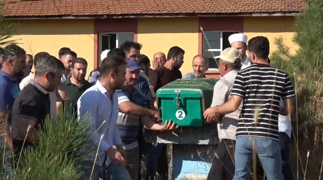 MOTOSİKLET KAZASINDA ÖLEN MUSTAFA ERTÜRK DUALARLA SON YOLCULUĞUNA UĞURLANDI