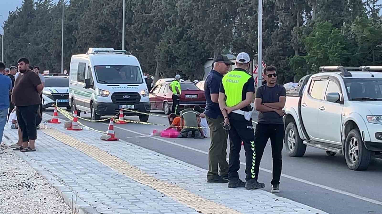 YOLA KAÇAN TOPUNU ALIRKEN PİKABIN ÇARPTIĞI ÇOCUK HAYATINI KAYBETTİ: ANNE VE BABANIN FERYADI YÜREKLERİ DAĞLADI