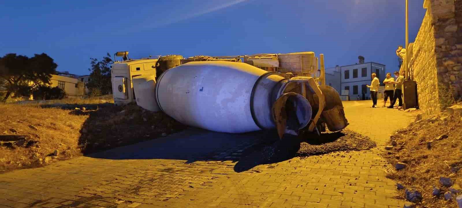 KAHRAMANMARAŞ’TA BETON MİKSERİ DEVRİLDİ: 1 YARALI