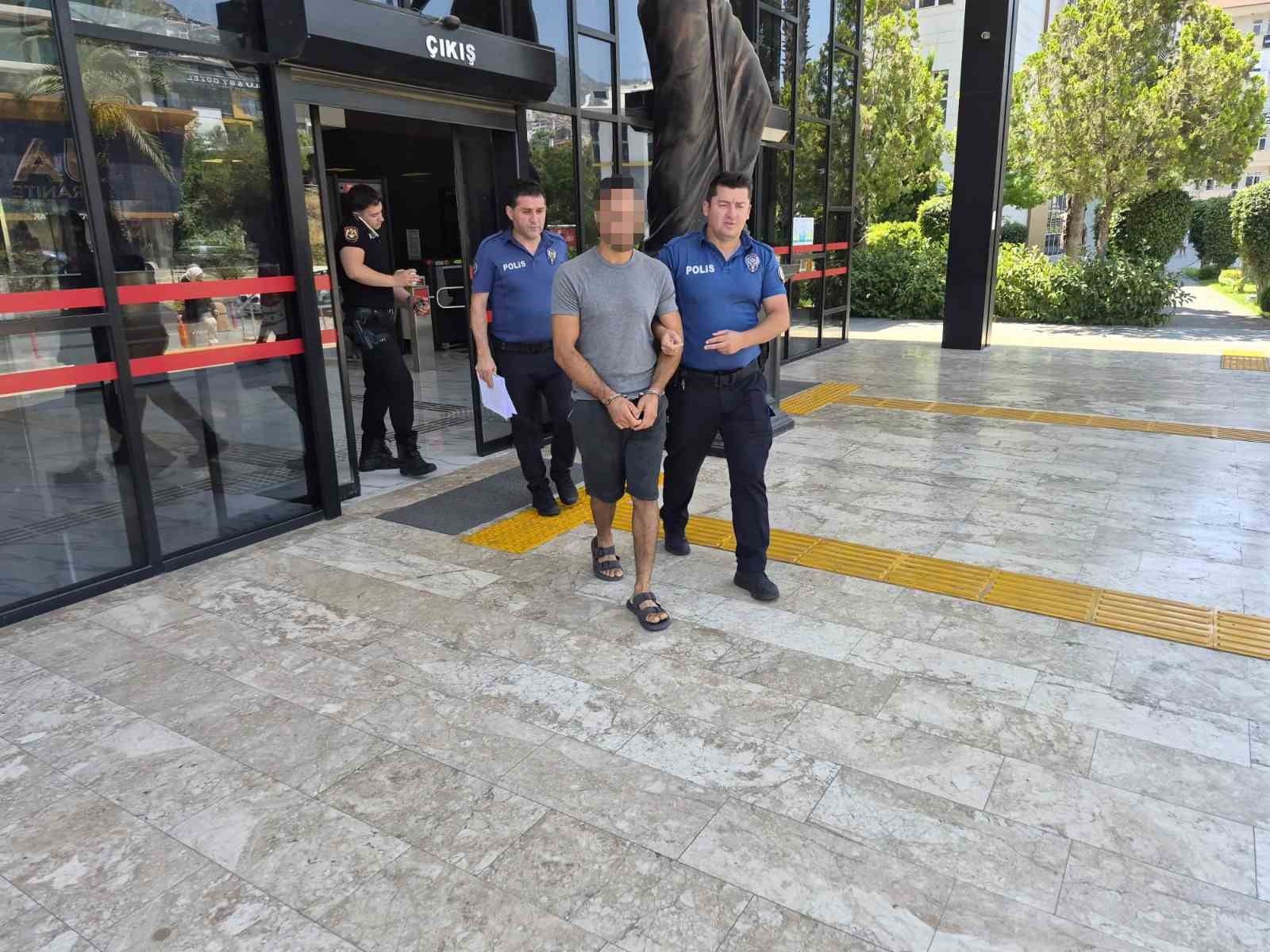 ALANYA’DA CİNSEL İSTİSMAR VE TELEFON HIRSIZLIĞI İDDİASI: 1 ŞÜPHELİ TUTUKLANDI