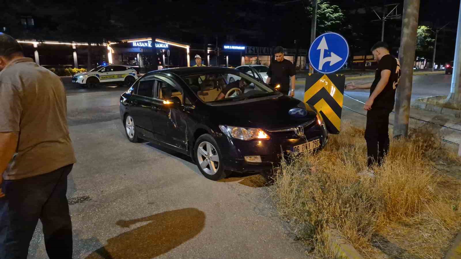 ESKİŞEHİR’DE OTOMOBİL İLE TİCARİ TAKSİ ÇARPIŞTI