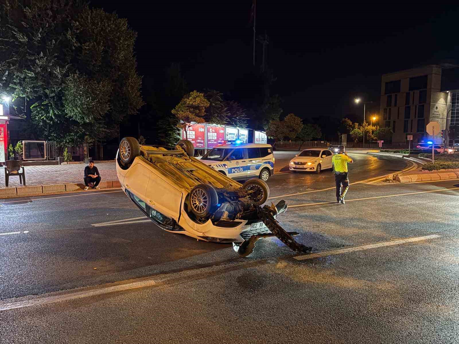 TAKLA ATAN OTOMOBİL SÜRÜCÜSÜ OLAY YERİNDEN KAÇTI