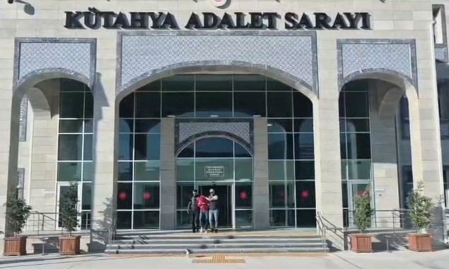 KÜTAHYA’DA 3 AYRI OTODAN HIRSIZLIK OLAYININ ŞÜPHELİSİ TUTUKLANDI