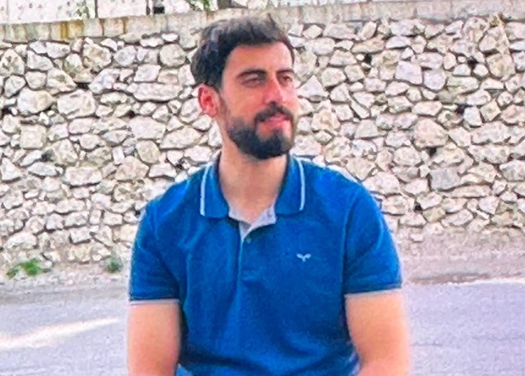 ŞEMDİNLİ’DE BİR GENÇ EVİNDE ÖLÜ BULUNDU