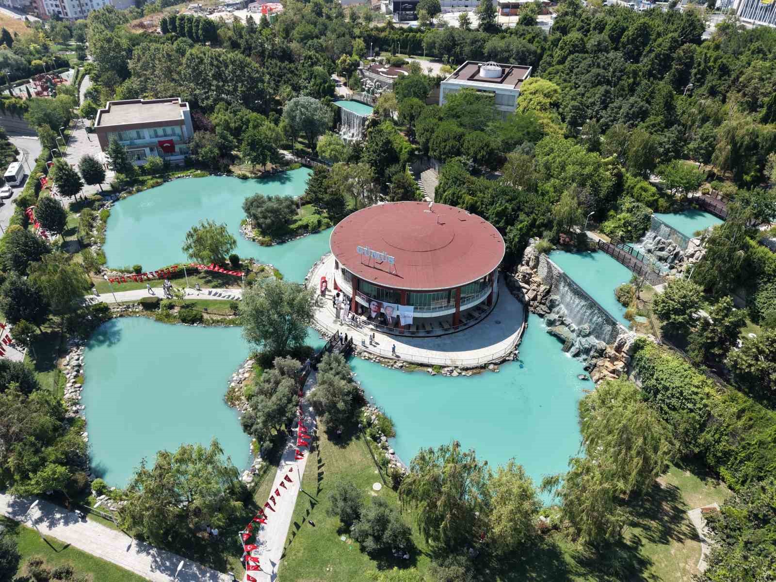 ESENYURT’A 2 YENİ YATIRIM: GÜMÜŞ SOSYAL TESİSİ VE KIBRIS 74 EMEKLİ EVİ HİZMETE AÇILDI