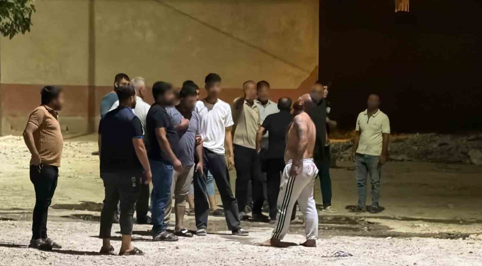 SURUÇ’TA BIÇAKLI KAVGA:3 YARALI