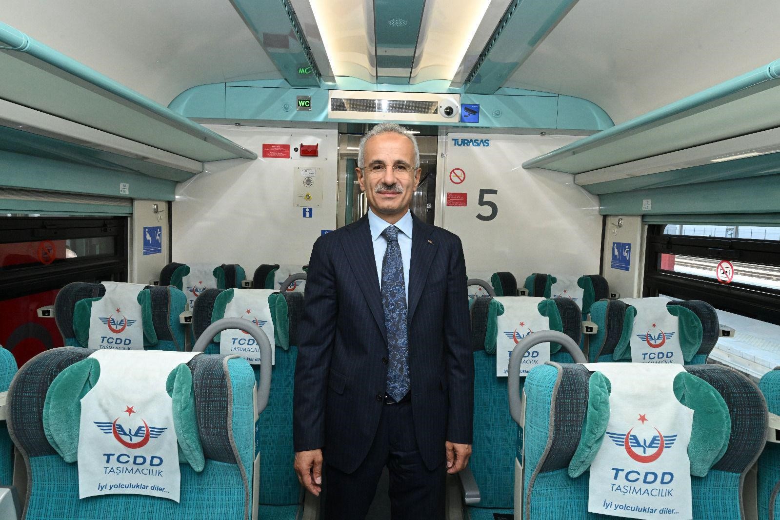 BAKAN URALOĞLU: "MİLLİ ELEKTRİKLİ TREN SETLERİMİZİ DEVREYE ALIYORUZ"